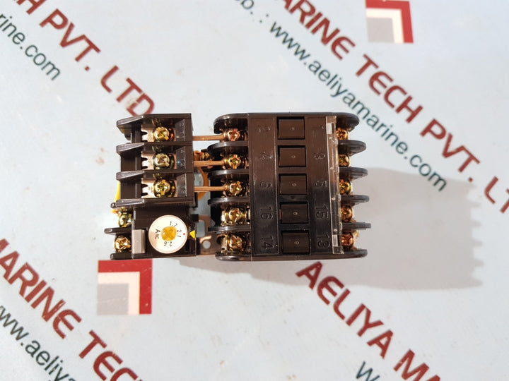 Fuji electric srca 3631-05/uv(4a 1 b) magnetic contactor