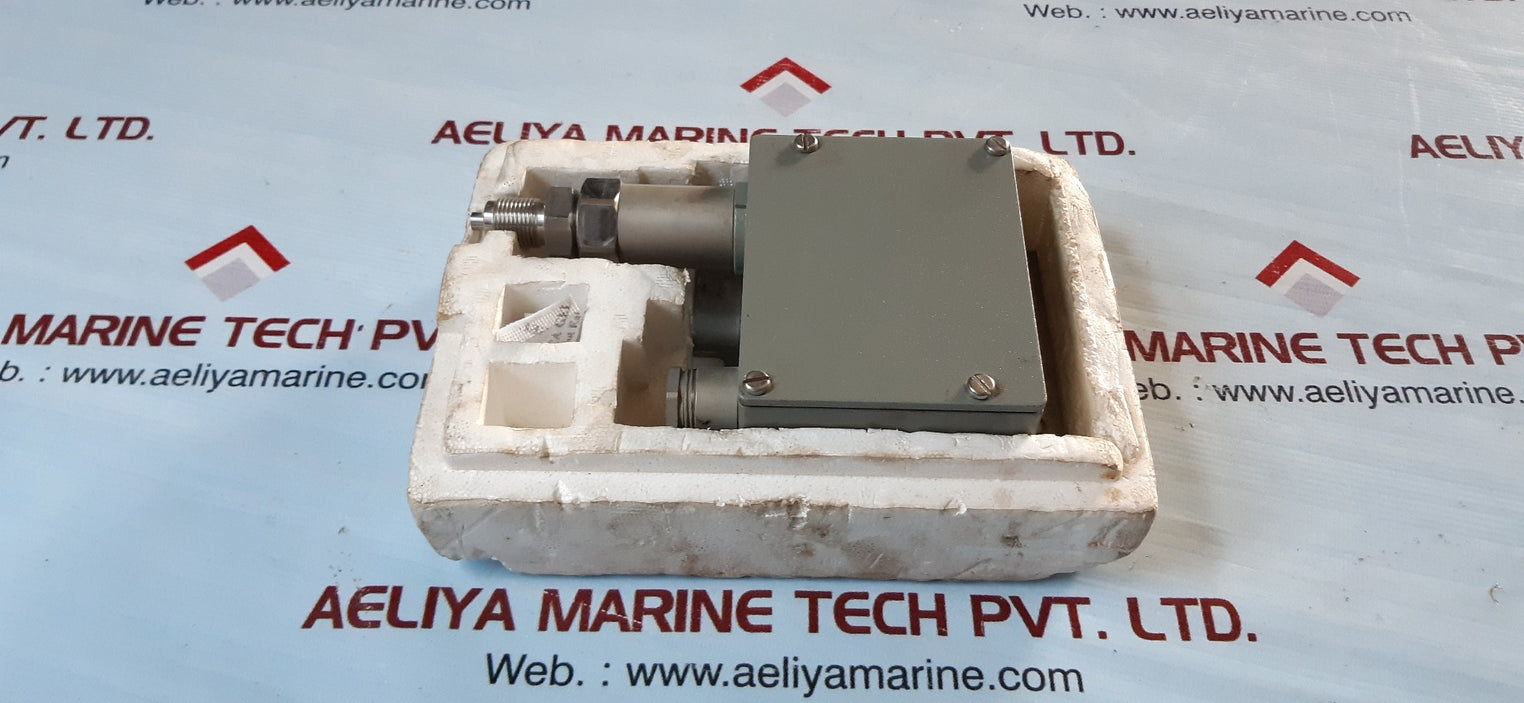 Trafag 8202 pressure transmitter