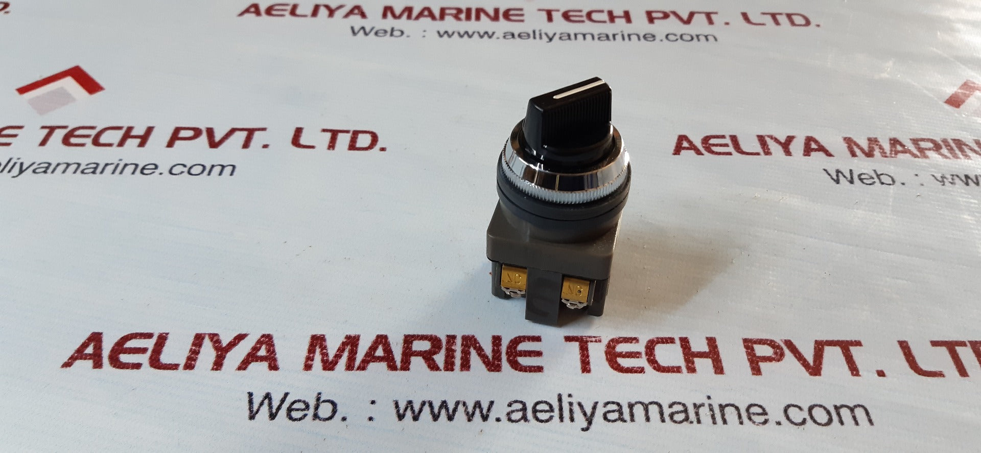 Idec izumi asn37s selector switch