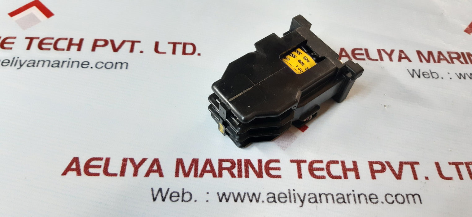 Fuji electric src50-2u/x (4a2b) auxiliary relay 200/200-220v 50/60hz coil