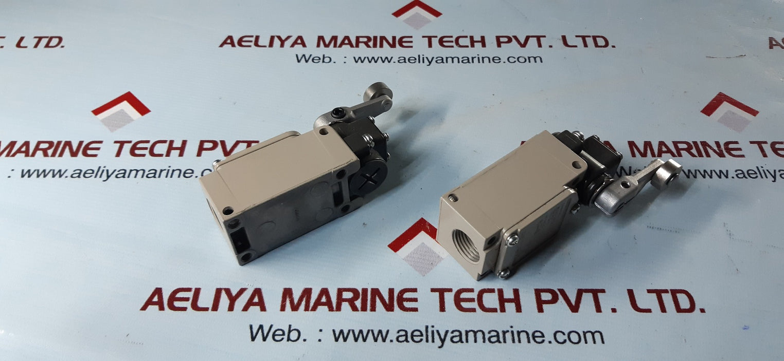 lot of 2x Omron wlca2-2n-q limit switch