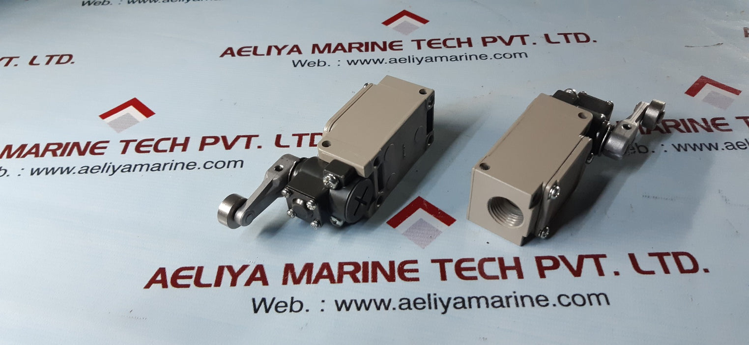 lot of 2x Omron wlca2-2n-q limit switch