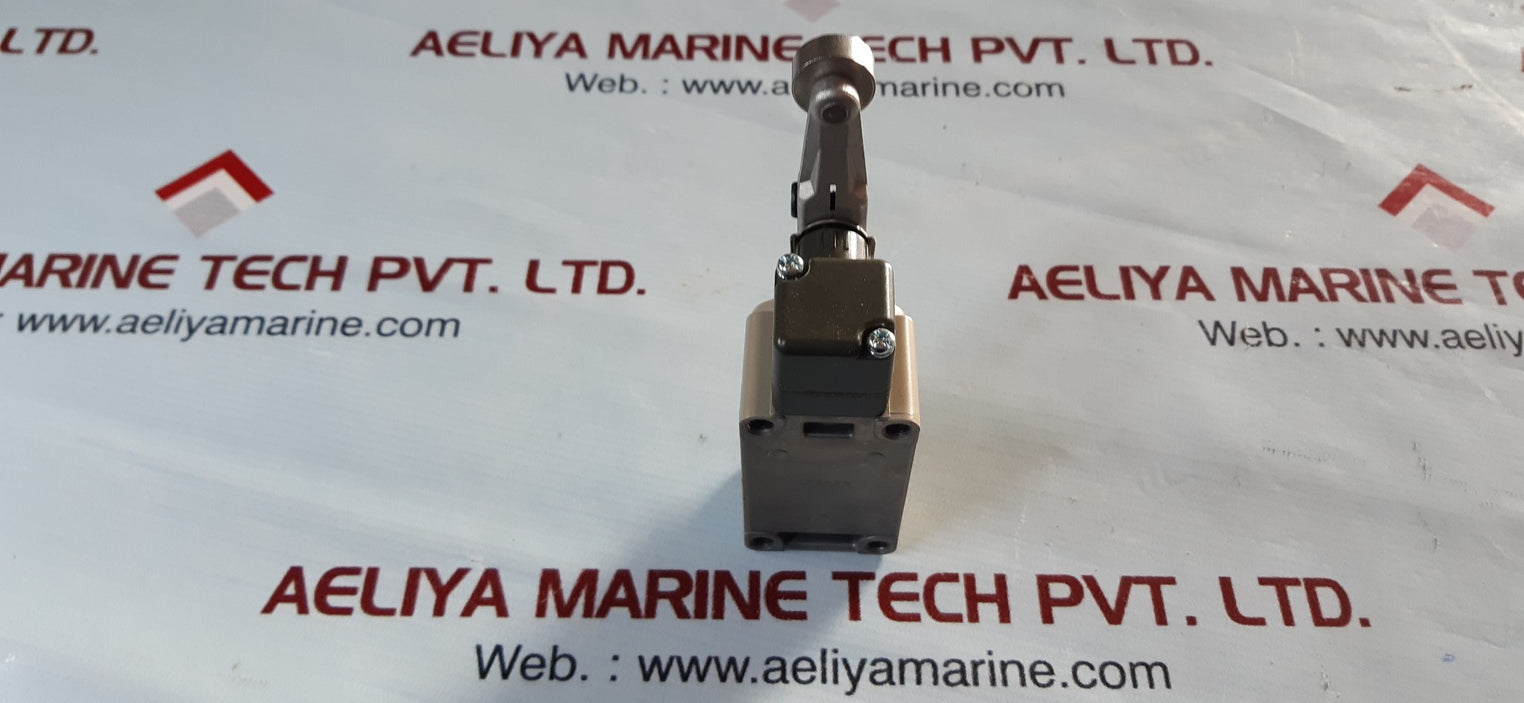 Omron wlca2-2n-n limit switch