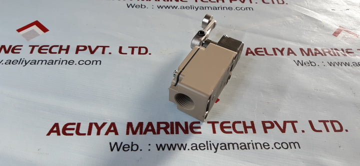 Omron wlca2-2n-n limit switch