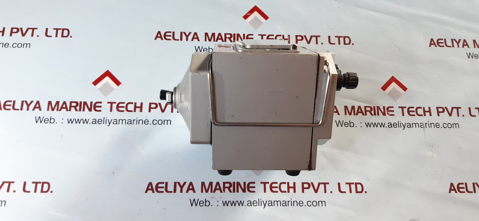 Hand crank insulation resistance meter tester megohmmeter zc25-3 500v