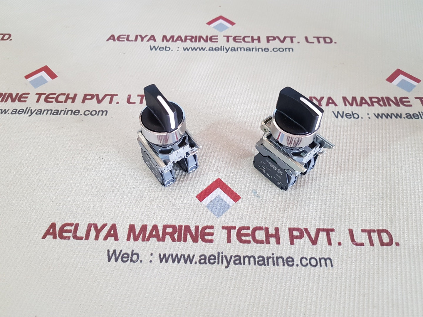 Lot of 4x Schneider xb4bd33 3-position selector switch