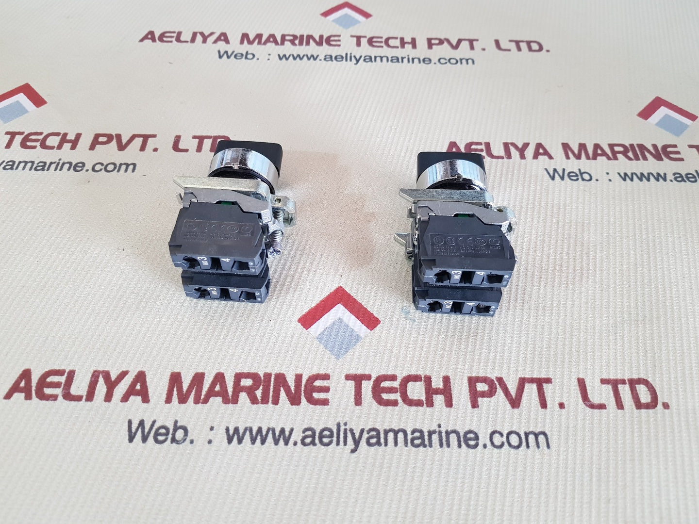 Lot of 4x Schneider xb4bd33 3-position selector switch