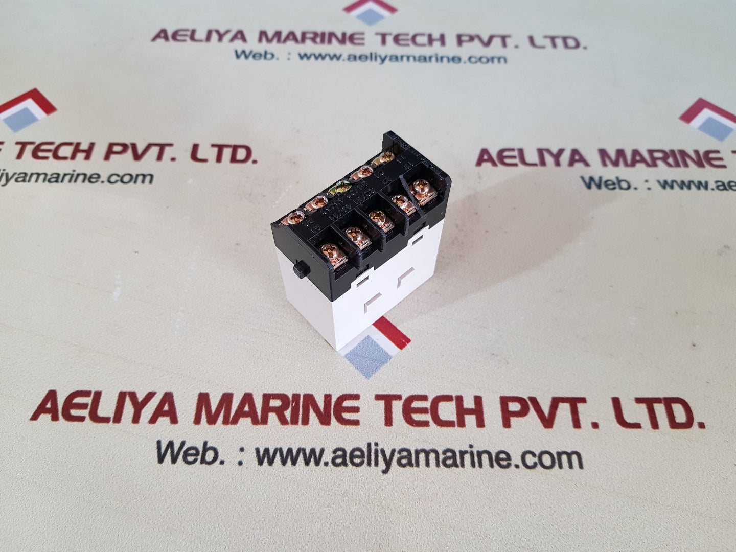 Omron G7J-2A2B-b Industrial Box Relay 24Vdc