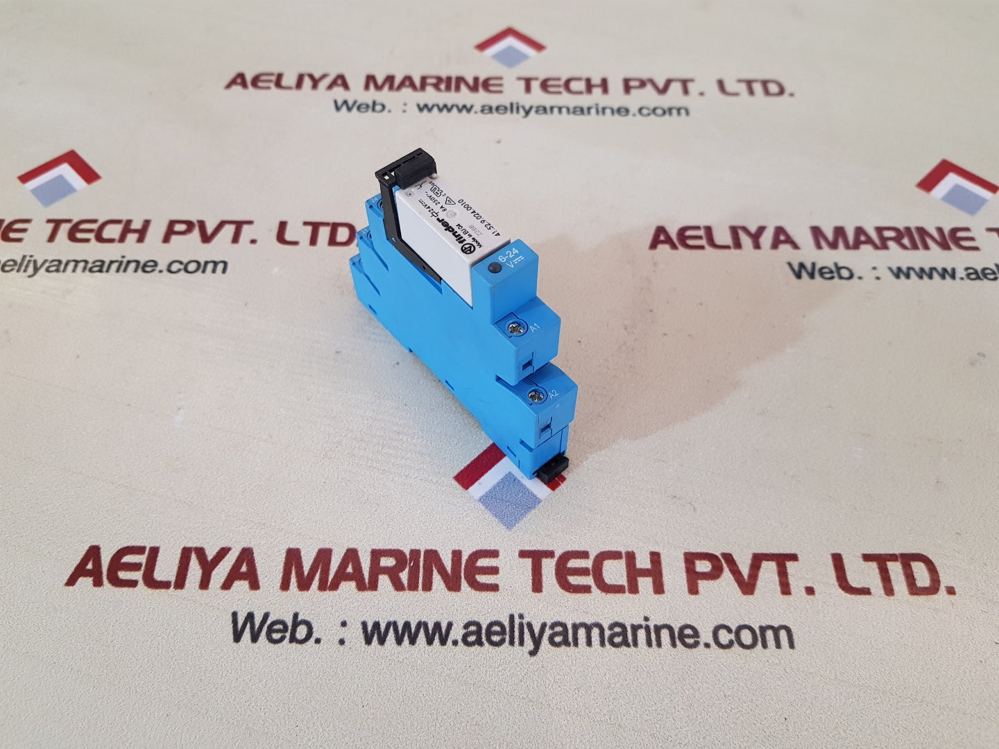 Finder 93.02.7.024 relay socket