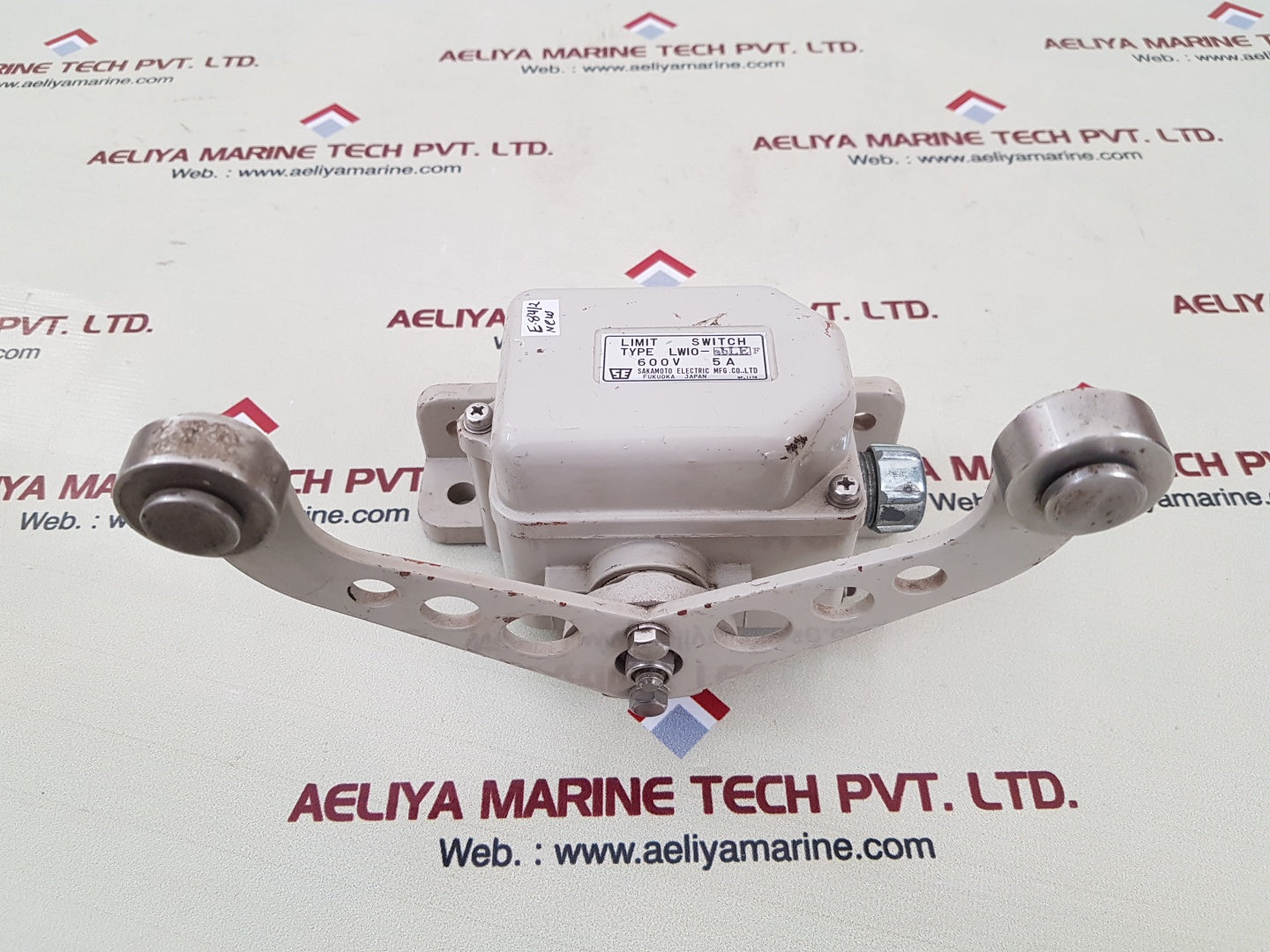 Sakamoto lwio-ablef limit switch