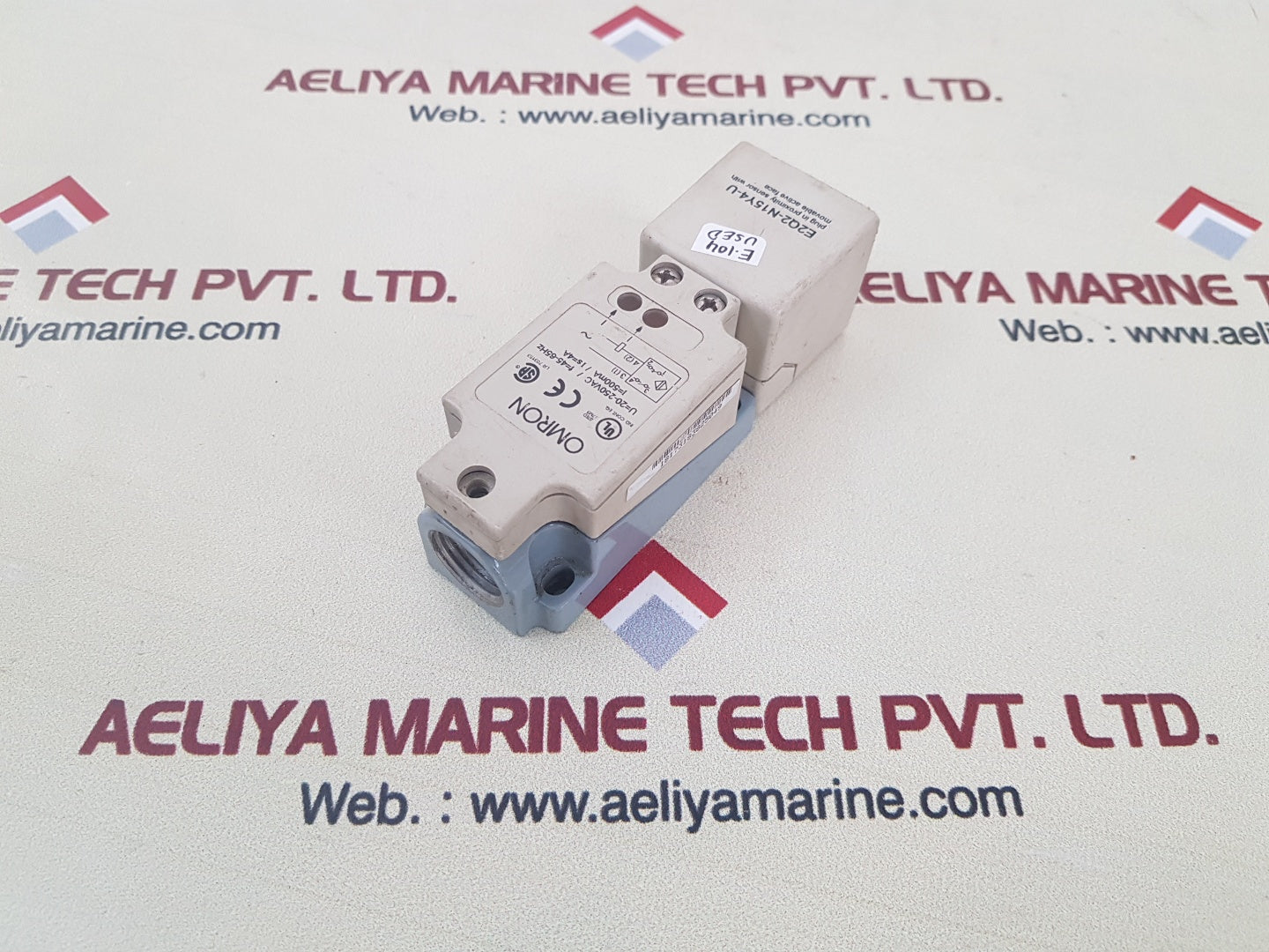 Omron e2q2-n15y4-u proximity sensor