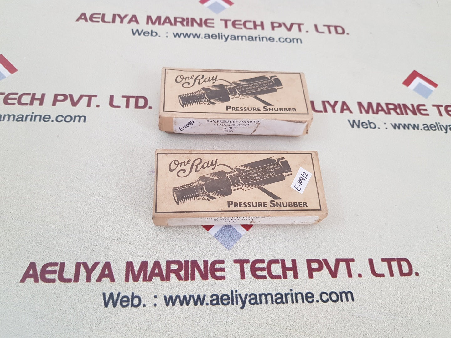 One Ray 1/4 pipe stainless steel pressure snubber 010s