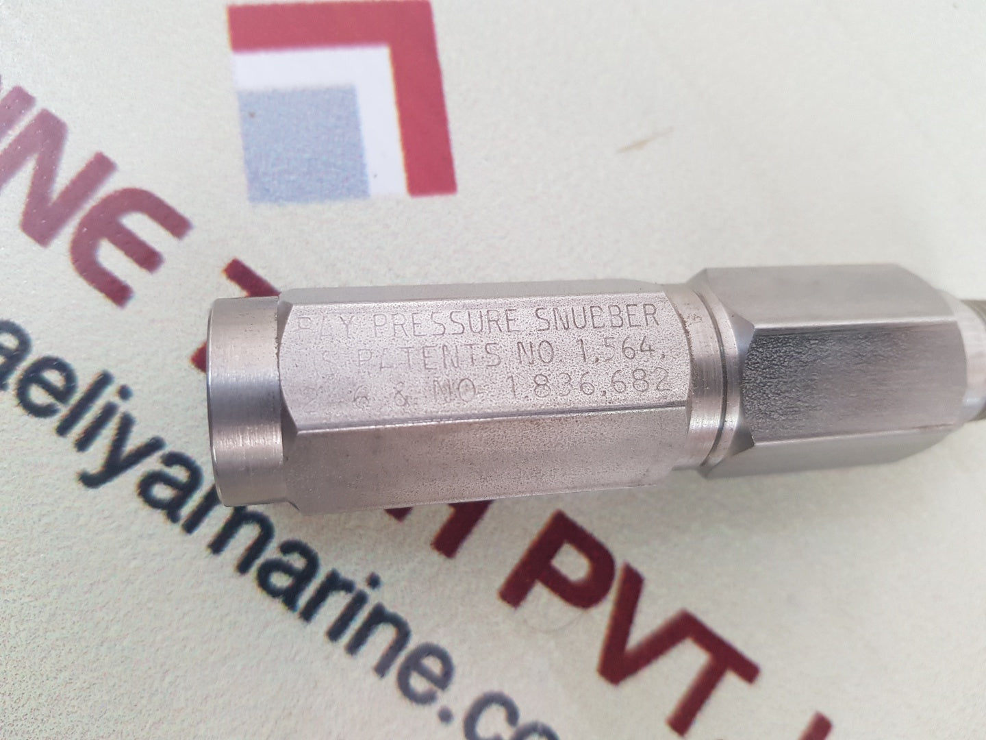 One Ray 1/4 pipe stainless steel pressure snubber 010s