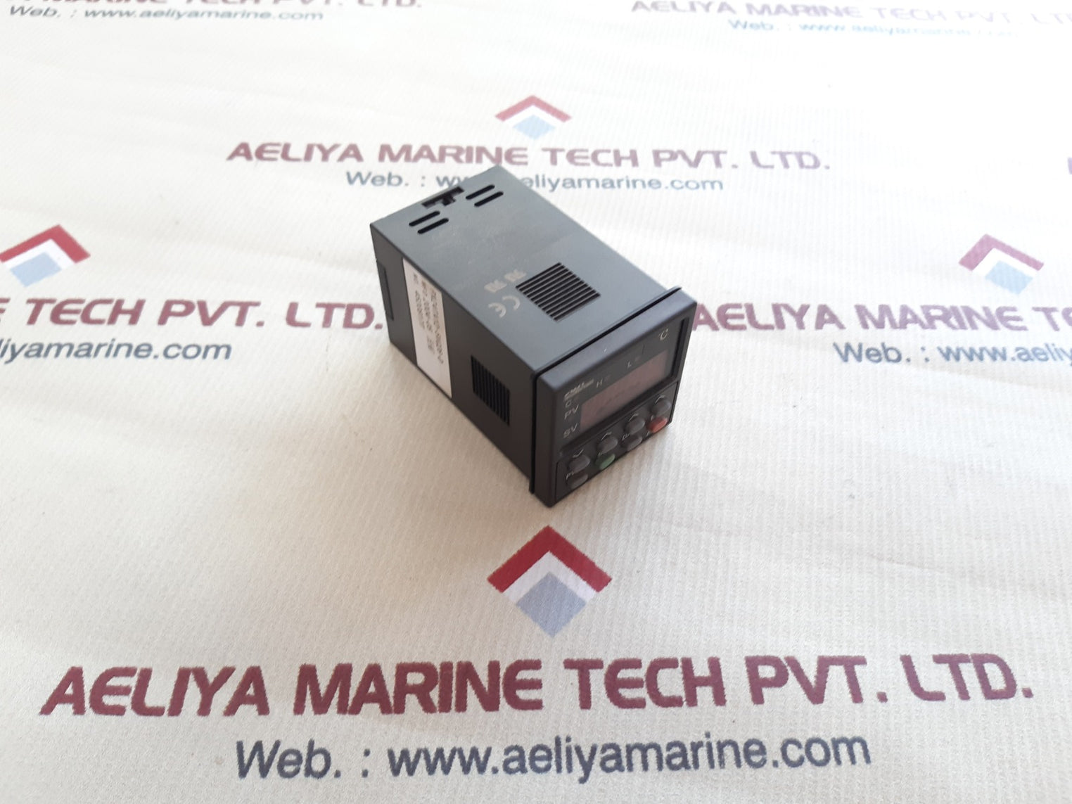 Fuji electric pxz4tay2-5vc26-d digital temperature controller