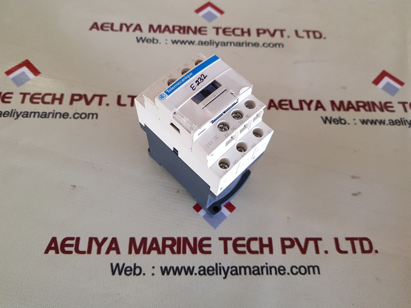 Telemecanique/square D cad32bd control relay 24v