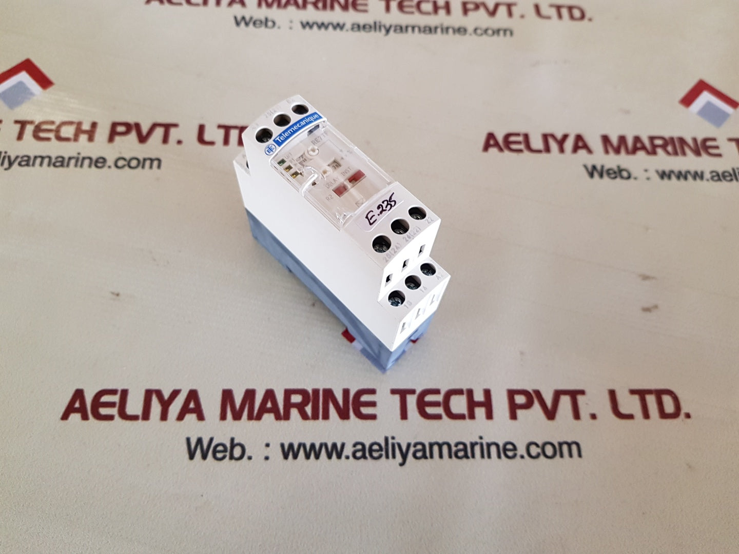 Telemecanique/scheider electric re7 tp13bu on delay timer relay