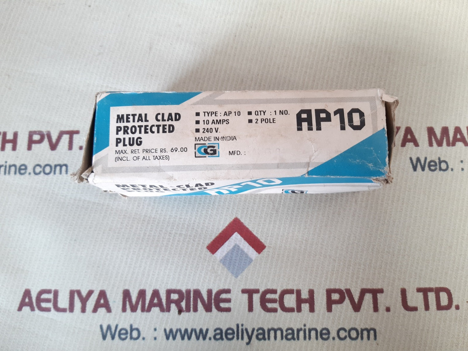 Set of 13x Schneider electric ap 10 metal clad protected plug 