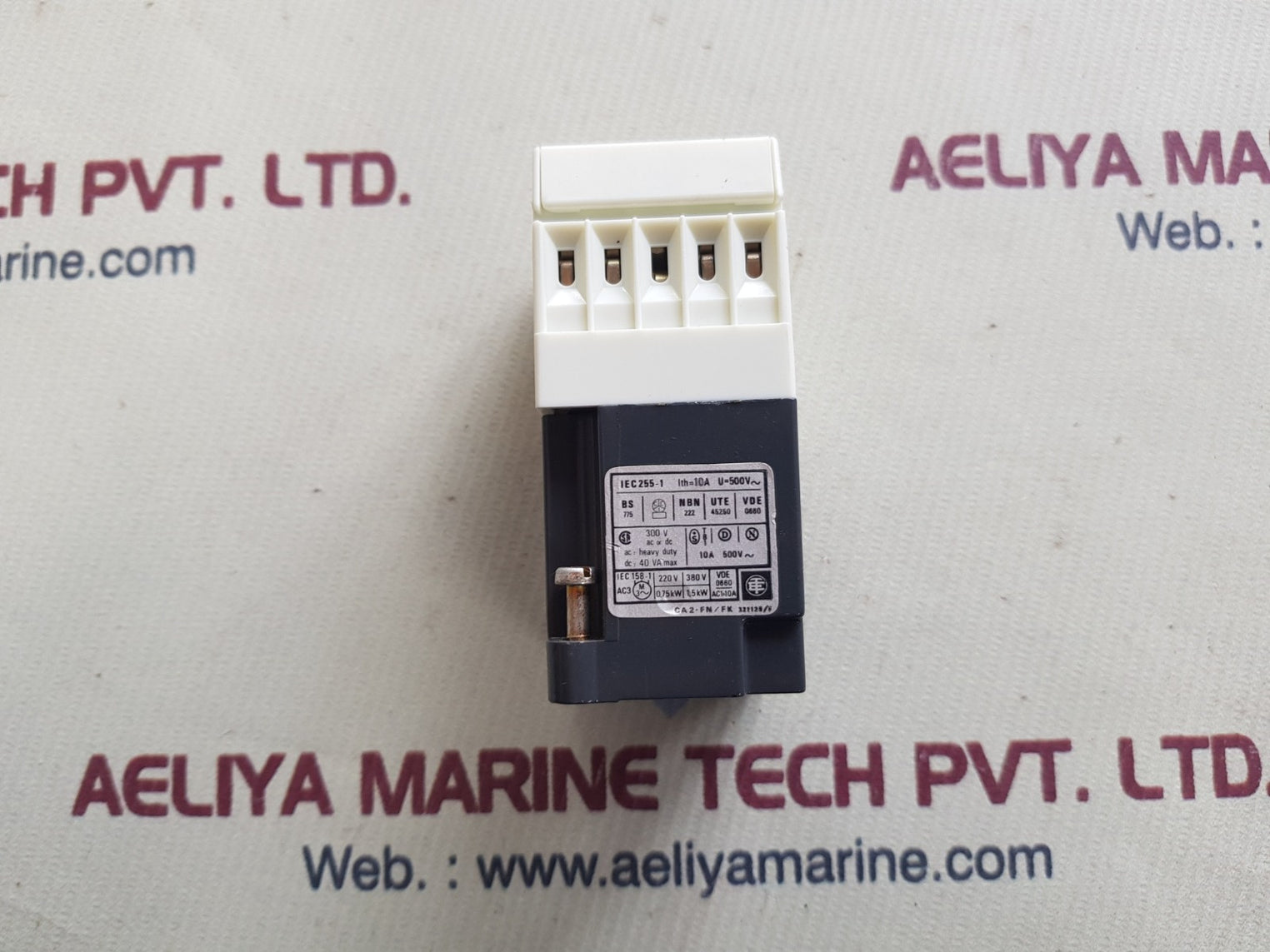 Telemecanique ca2-fn140 relay 440v 60hz