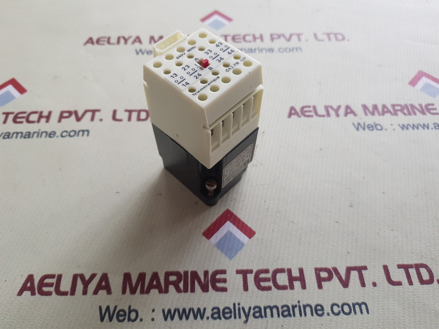Telemecanique ca2-fn140 relay 440v 60hz