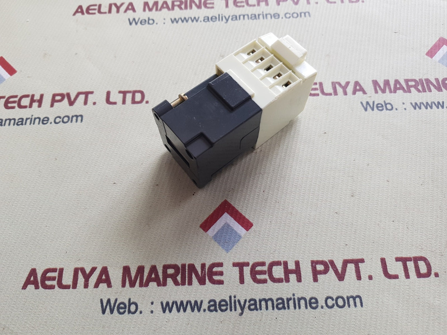 Telemecanique ca2-fn-231 relay 24v dc