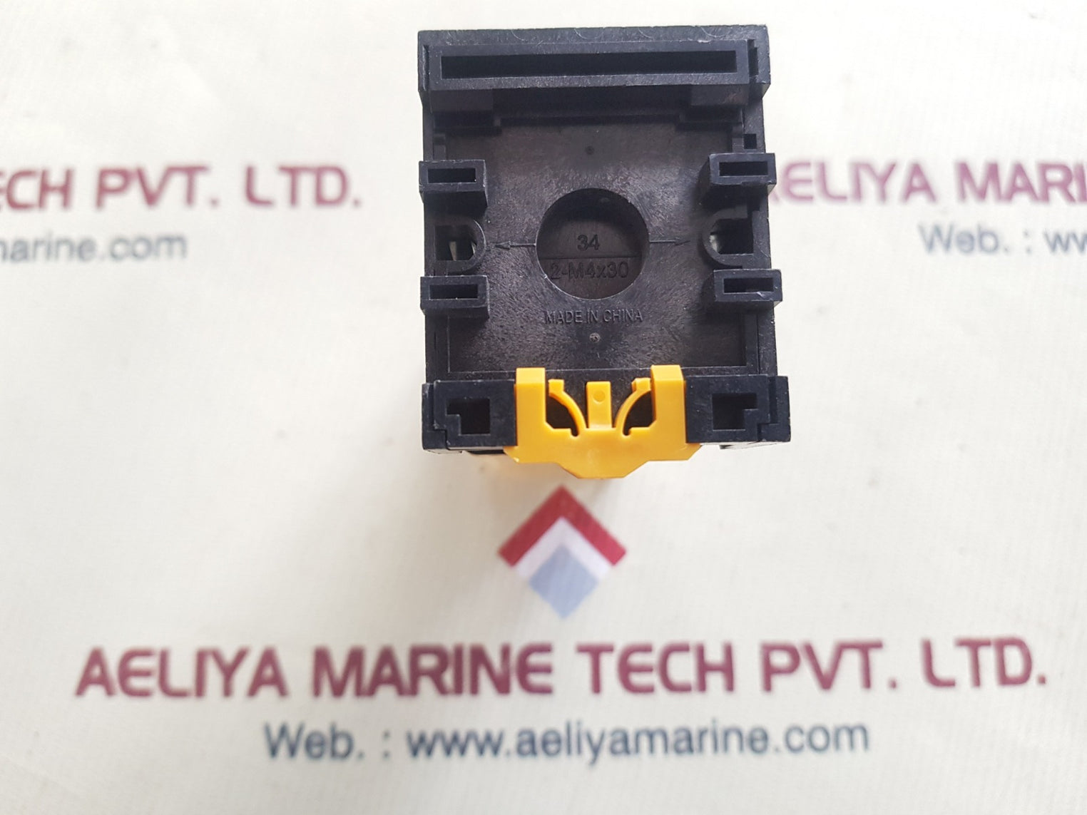 Set of 4x Omron mya-lbdc-d relay with socket base