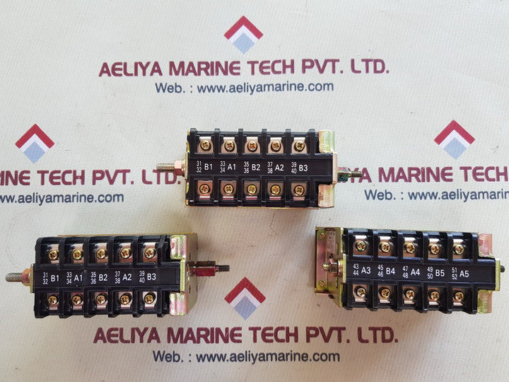 Axh-1 auxiliary switch