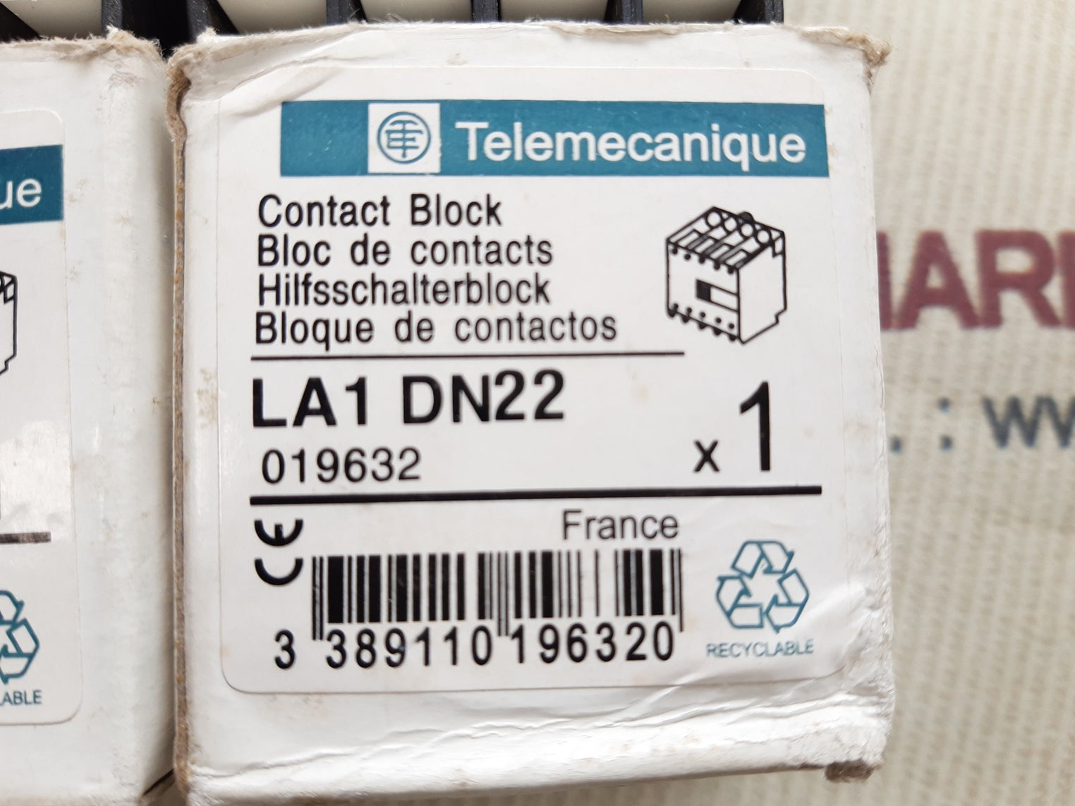 Telemecanique la1 dn22 019632 contact block