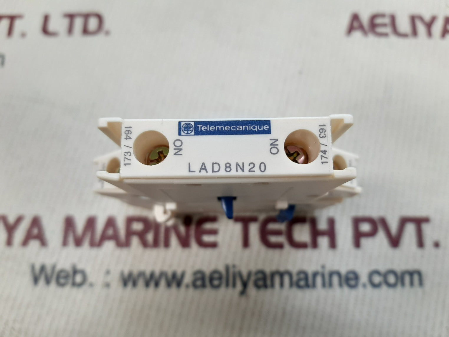 Telemecanique lad8n20 lateral contact block