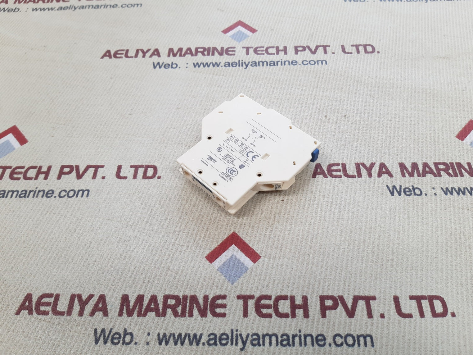 Telemecanique lad8n20 lateral contact block