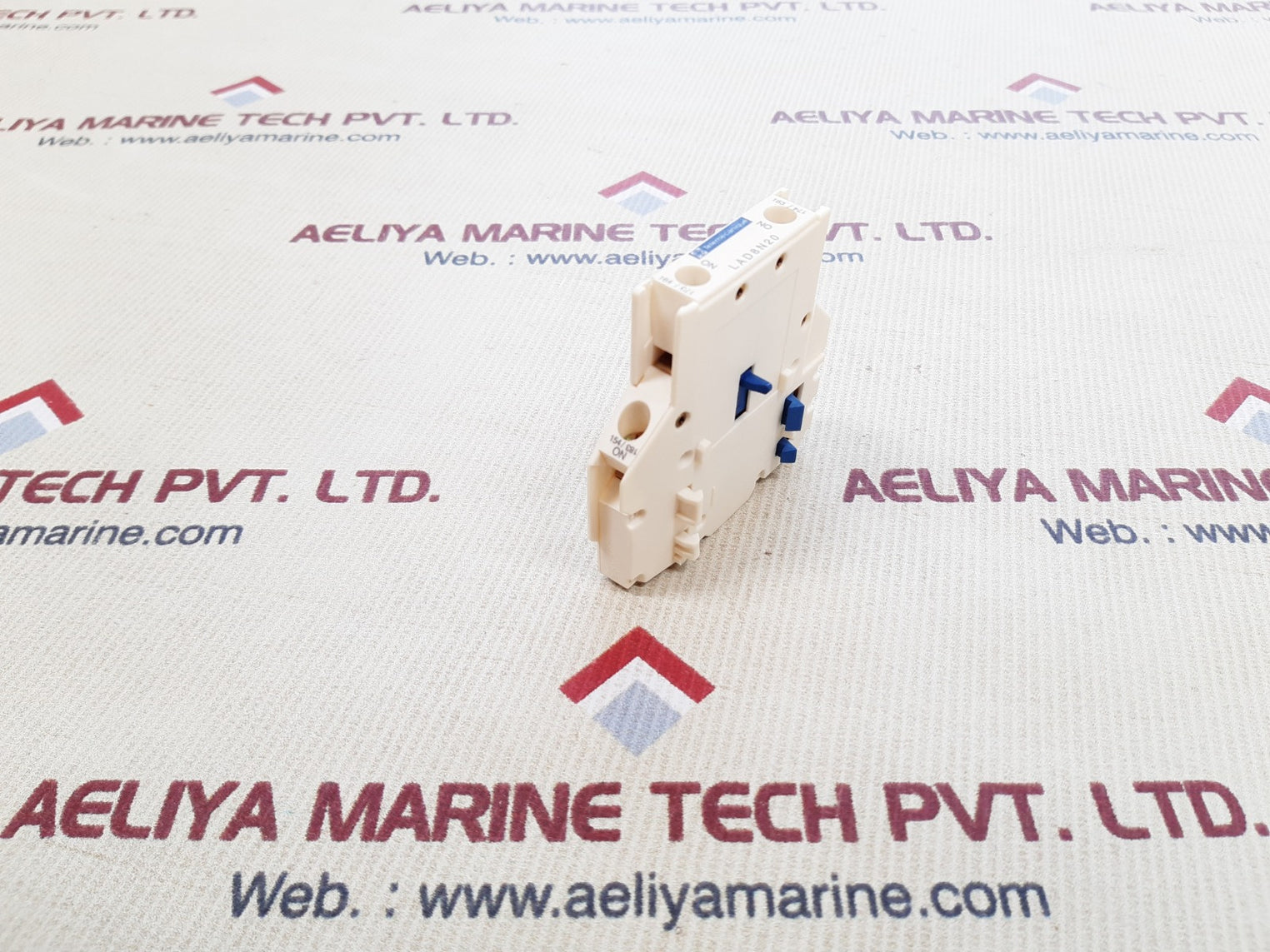 Telemecanique lad8n20 lateral contact block