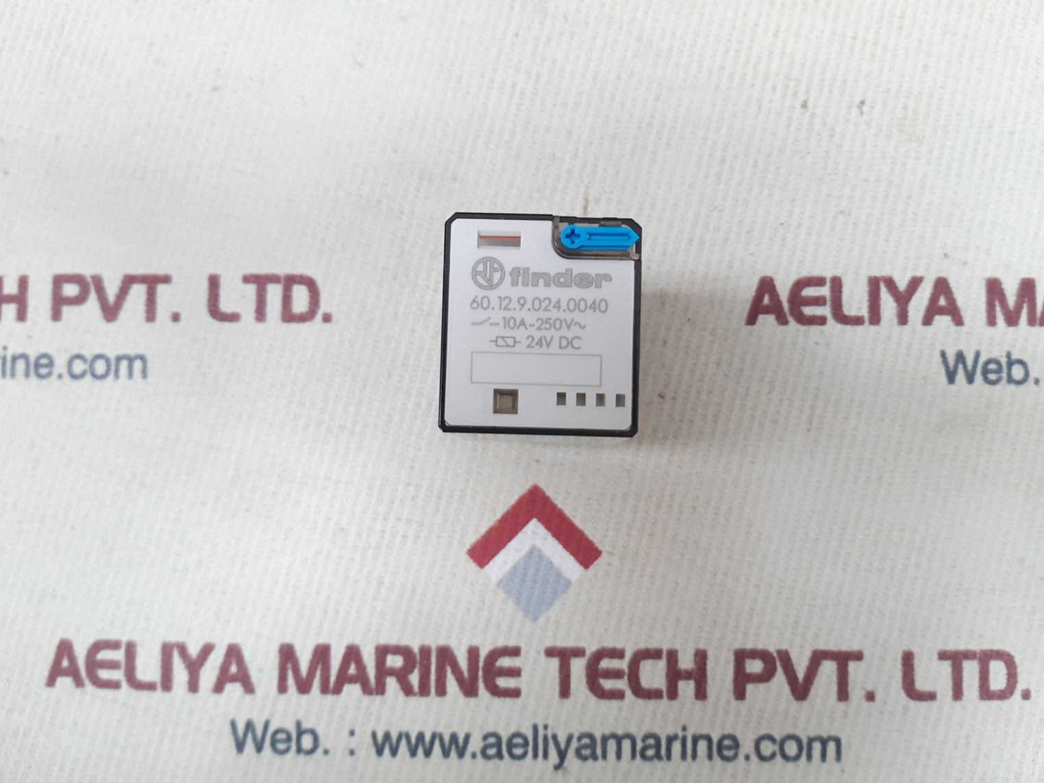 Finder 60.12.9.024.0040 relay 10a 250v