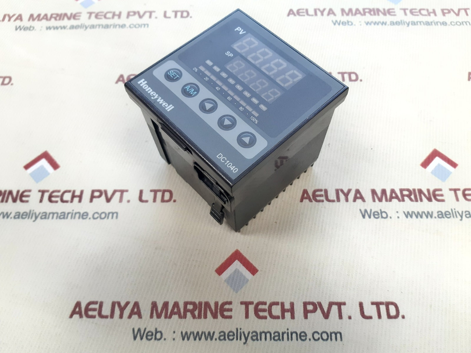 Honeywell dc1040pt-102100-e pid controller