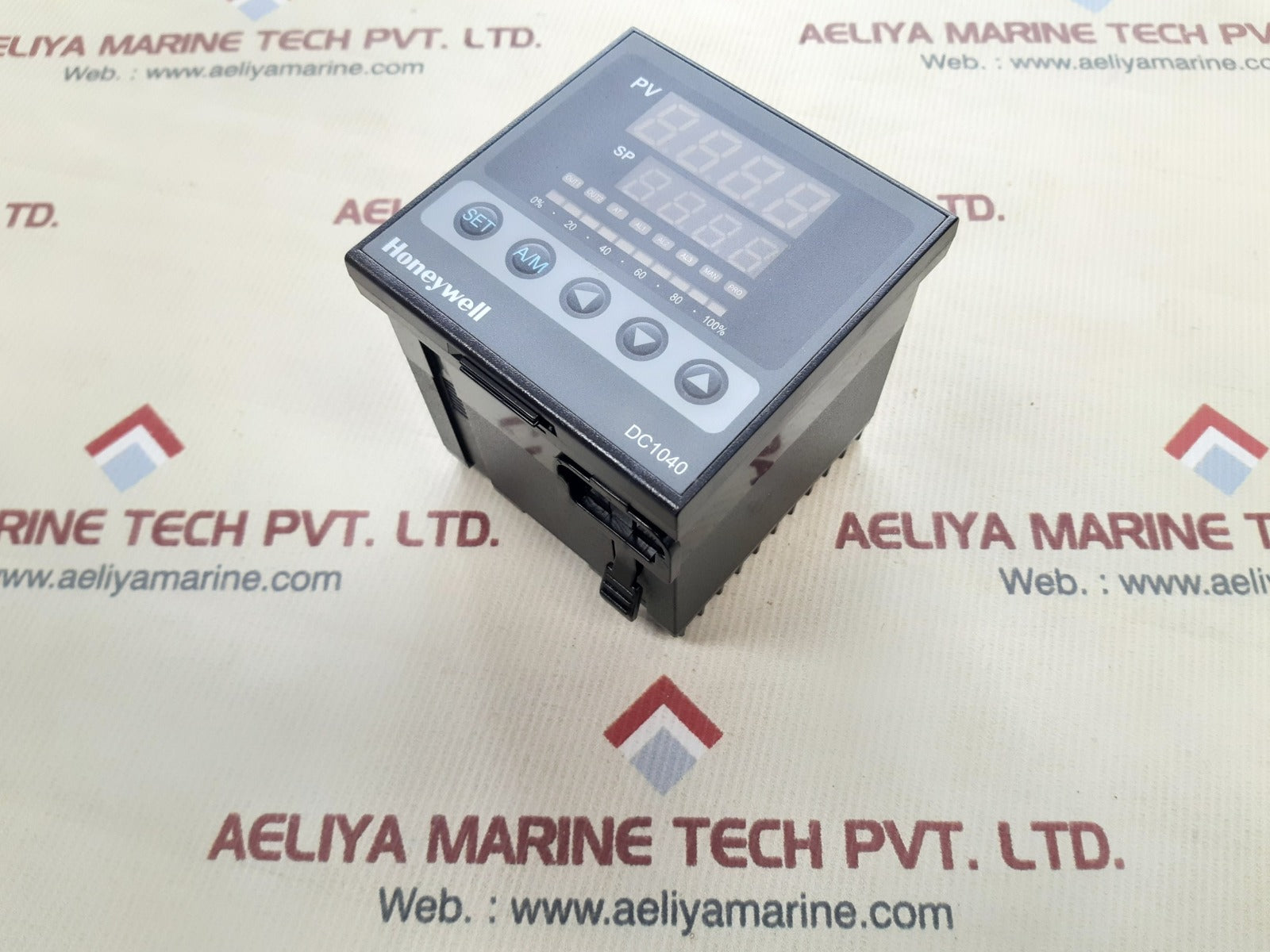 Honeywell dc1040cr-102100-e pid controller