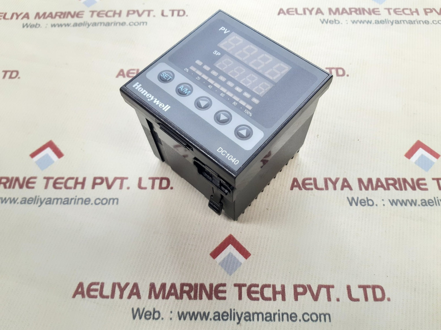 Honeywell dc1040cr-102100-e pid controller