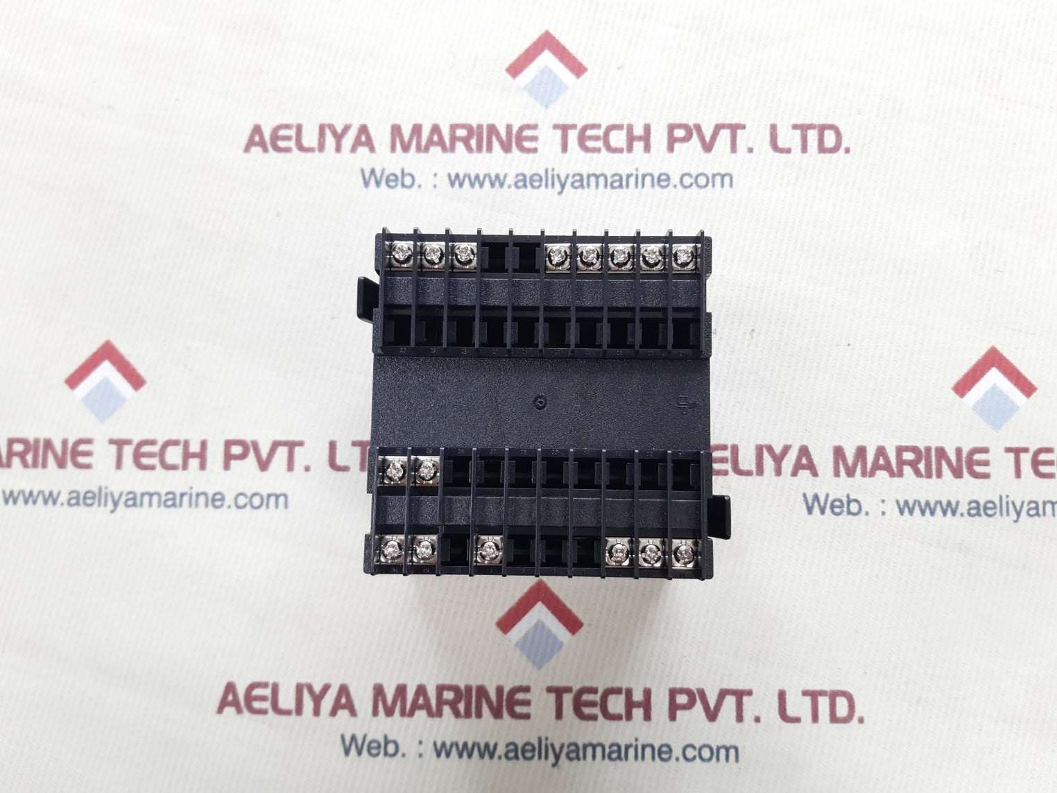 Honeywell dc1040cr-102100-e pid controller