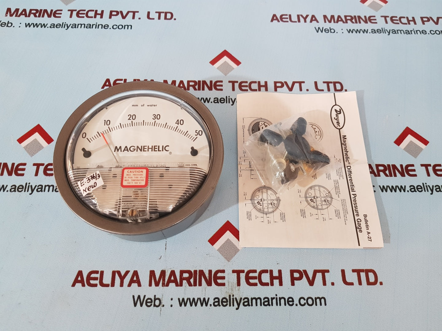 Dwyer magnehelic differential pressure gauge