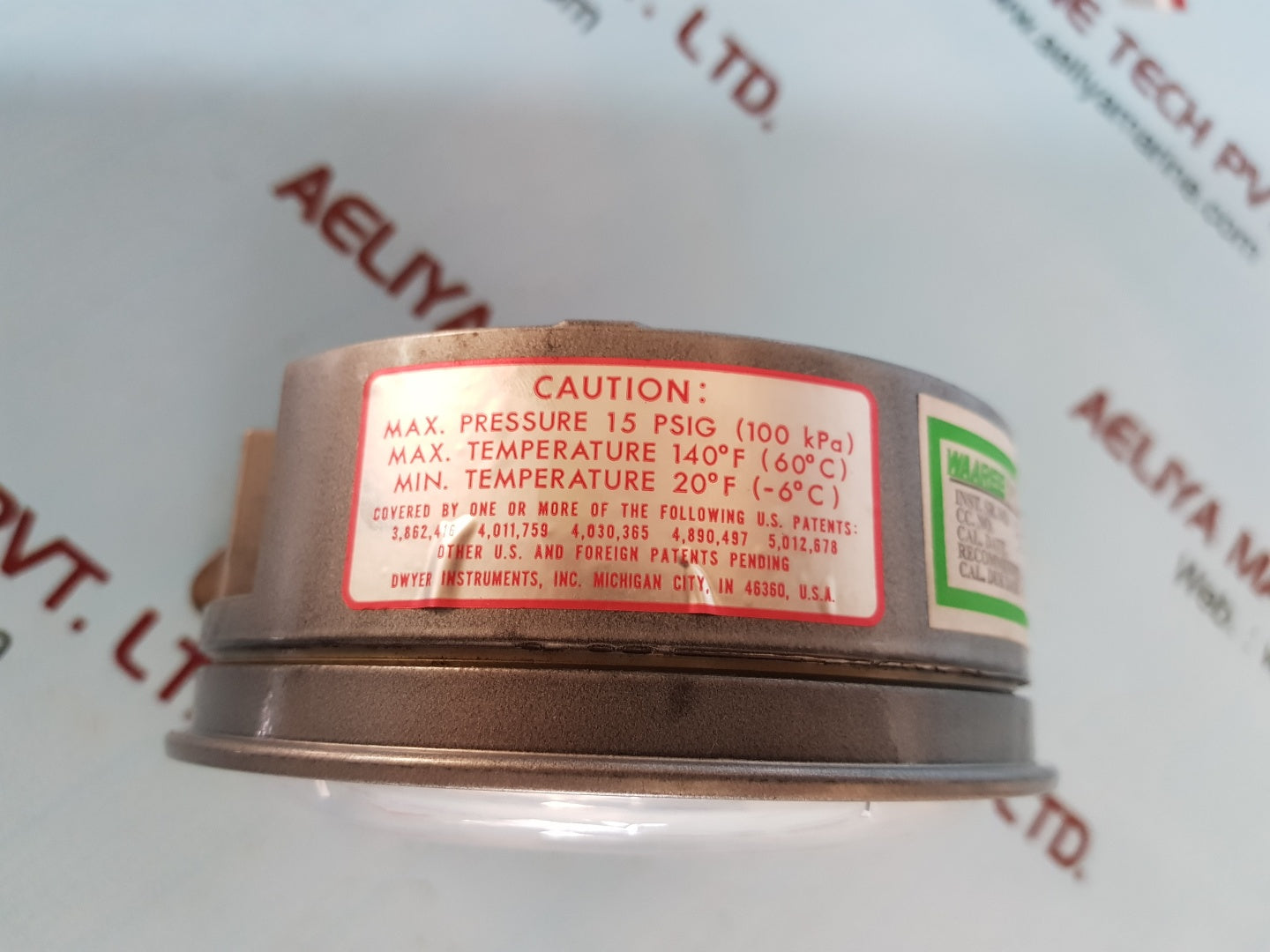 Dwyer magnehelic differential pressure gauge