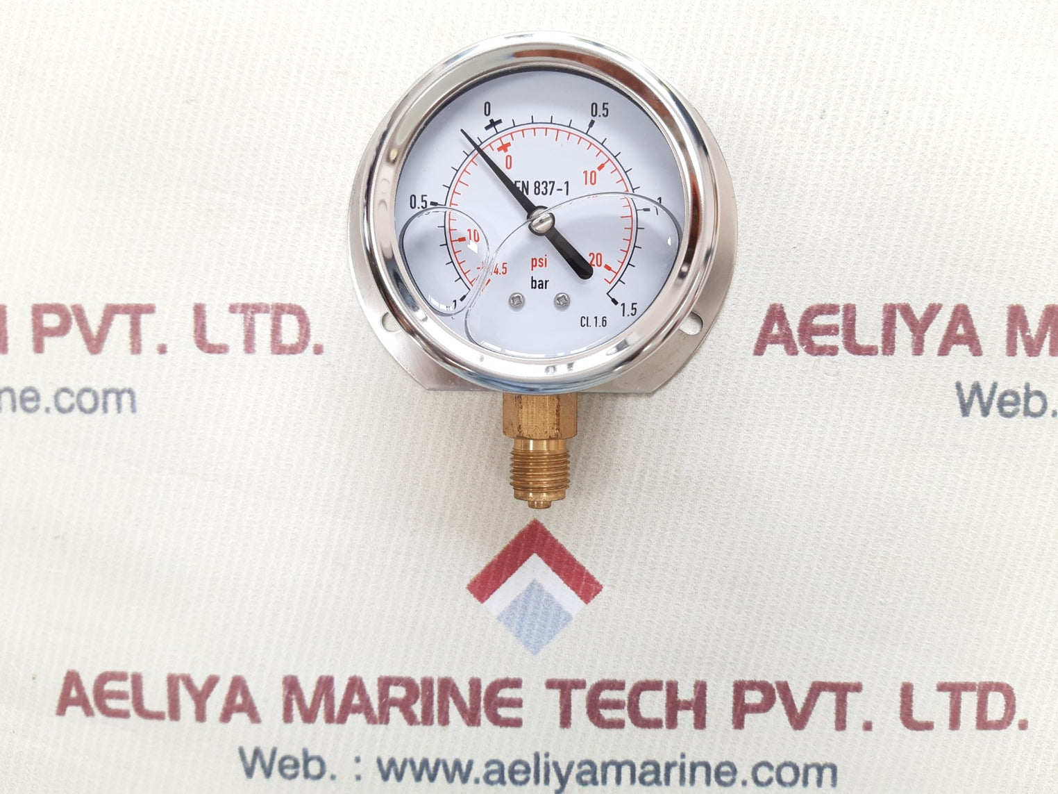 En 837-1 compound gauge cl.1.6 -1 to 1.5 bar, -14.5 to 20 psi