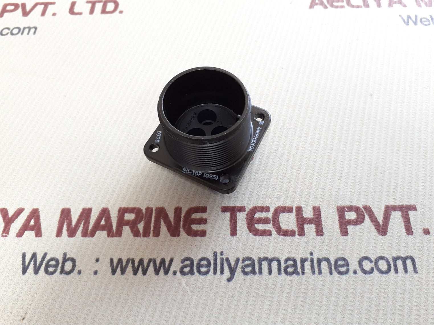 Amphenol a cc02e20-19p 025 circular connector 8pin