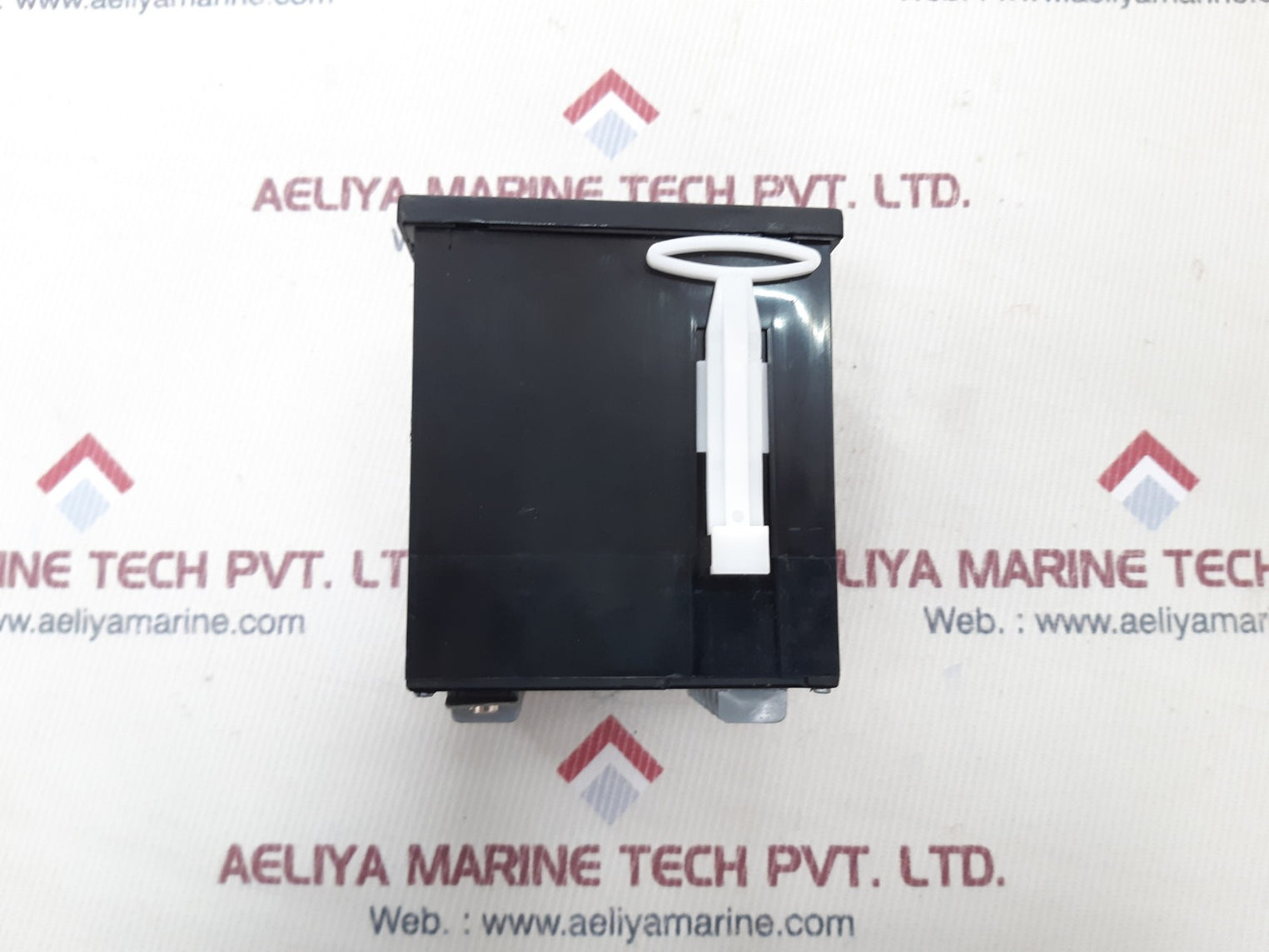 Automatic electric a.c.ammeter