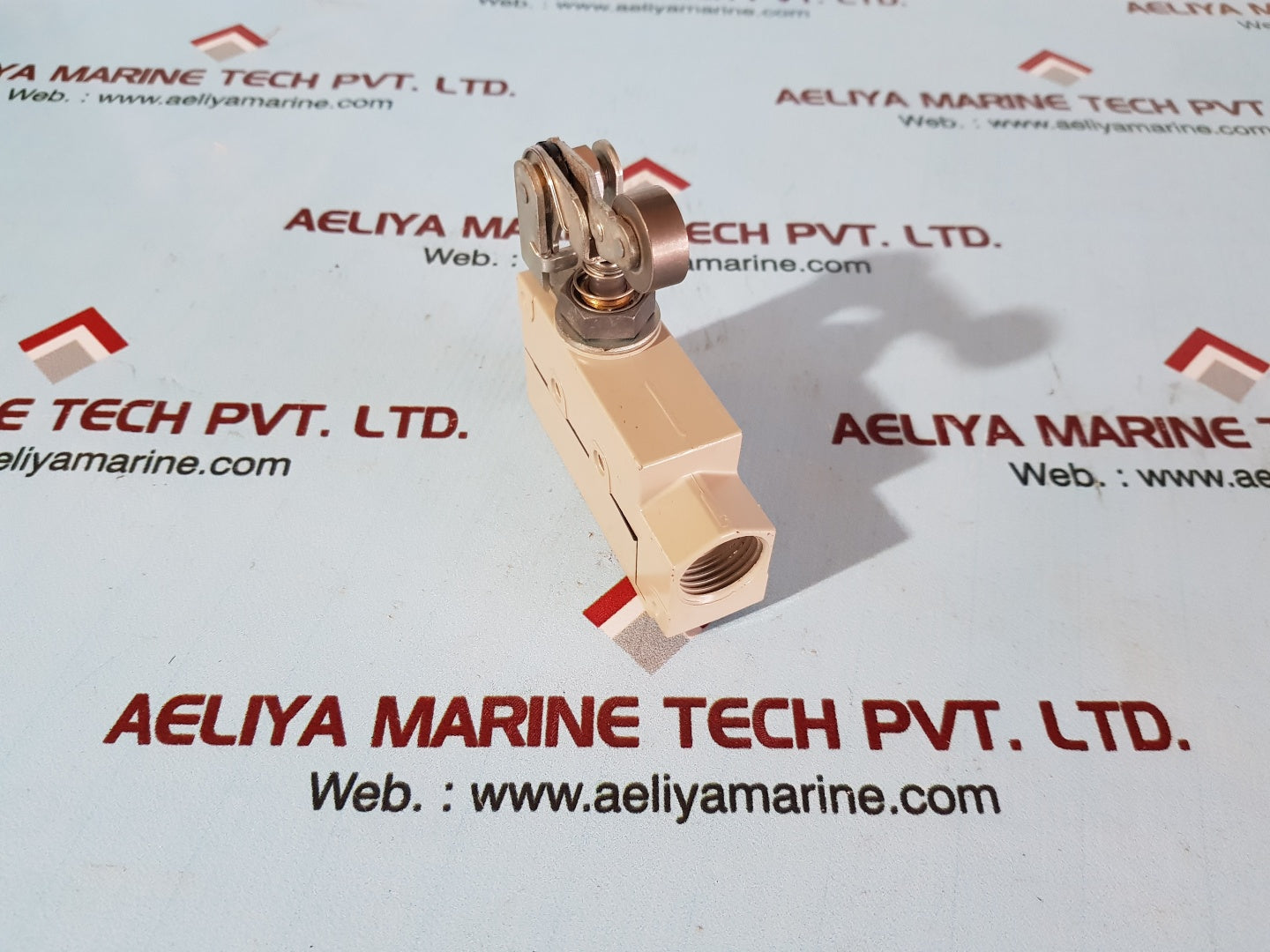 Omron ze-0a2-2 limit switch
