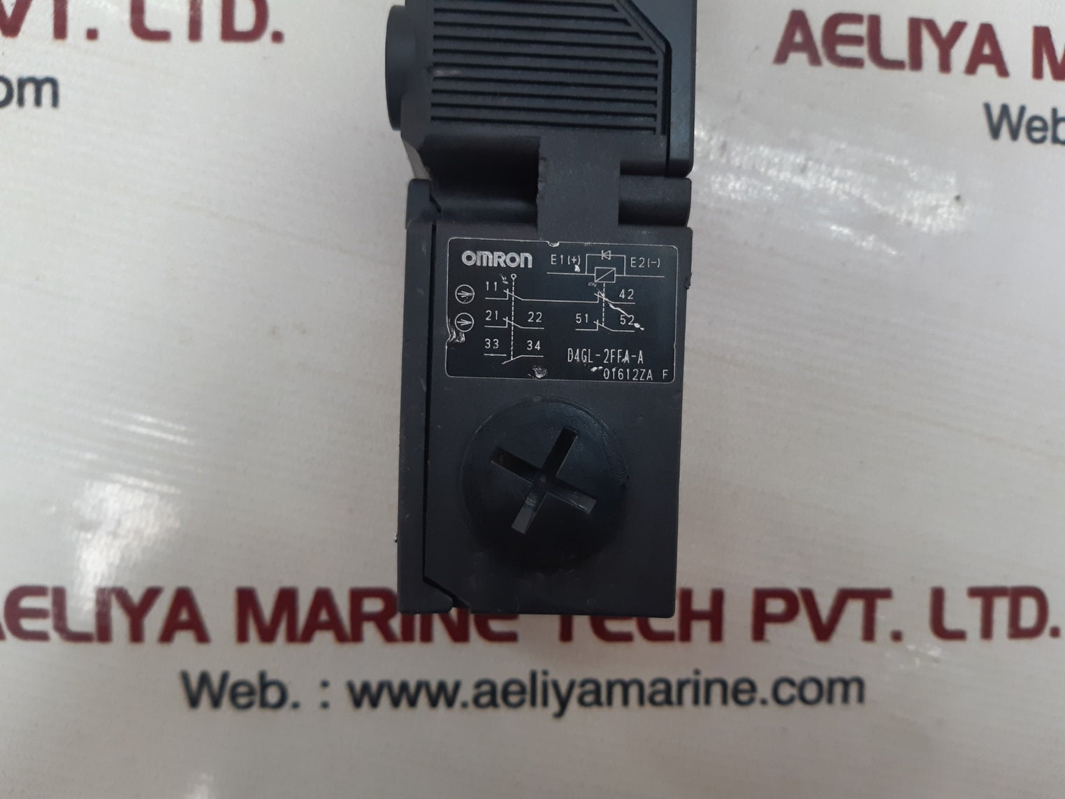 Omron d4gl-2ffa-a guard lock safety-door switch