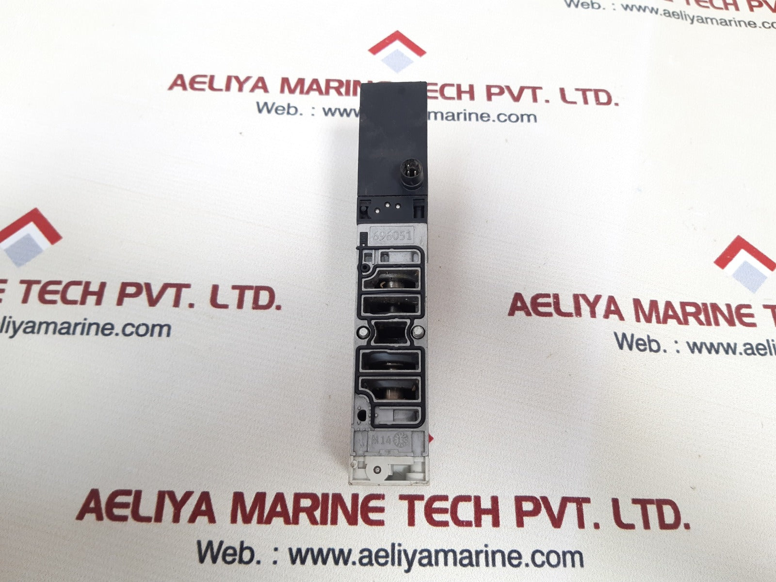 Festo vsva-b-t32c-azd-a1-1t1l solenoid valve