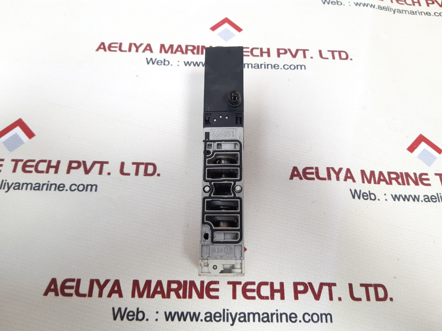 Festo vsva-b-t32c-azd-a1-1t1l solenoid valve