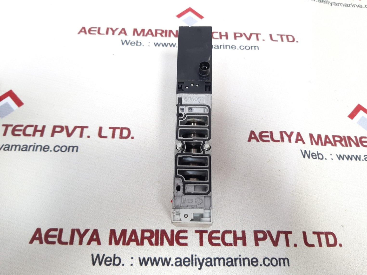 Festo vsva-b-b52-zd-a1-1t1l solenoid valve 539156 e302