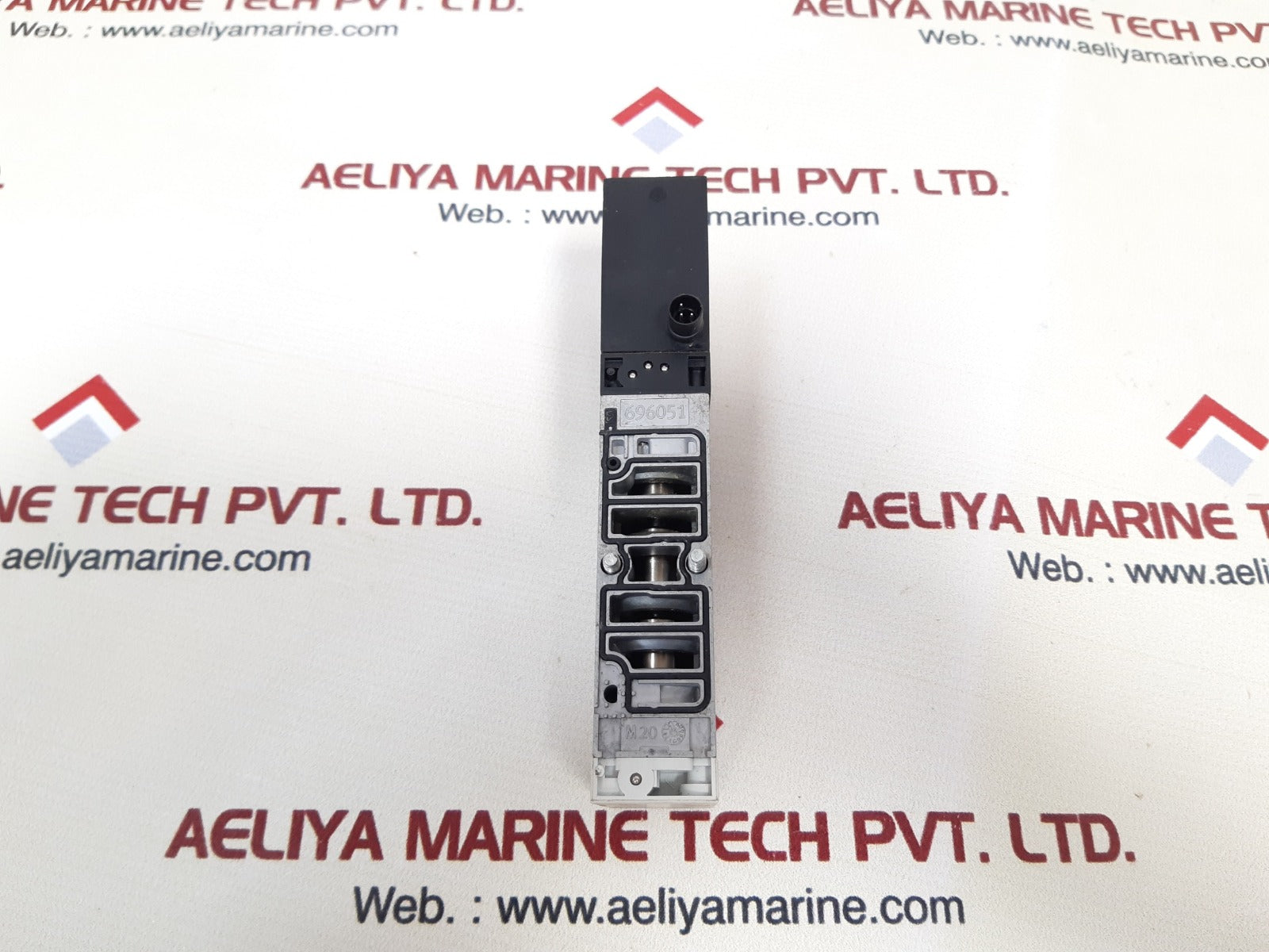 Festo vsva-b-b52-zd-a1-1t1l solenoid valve 9-10bar