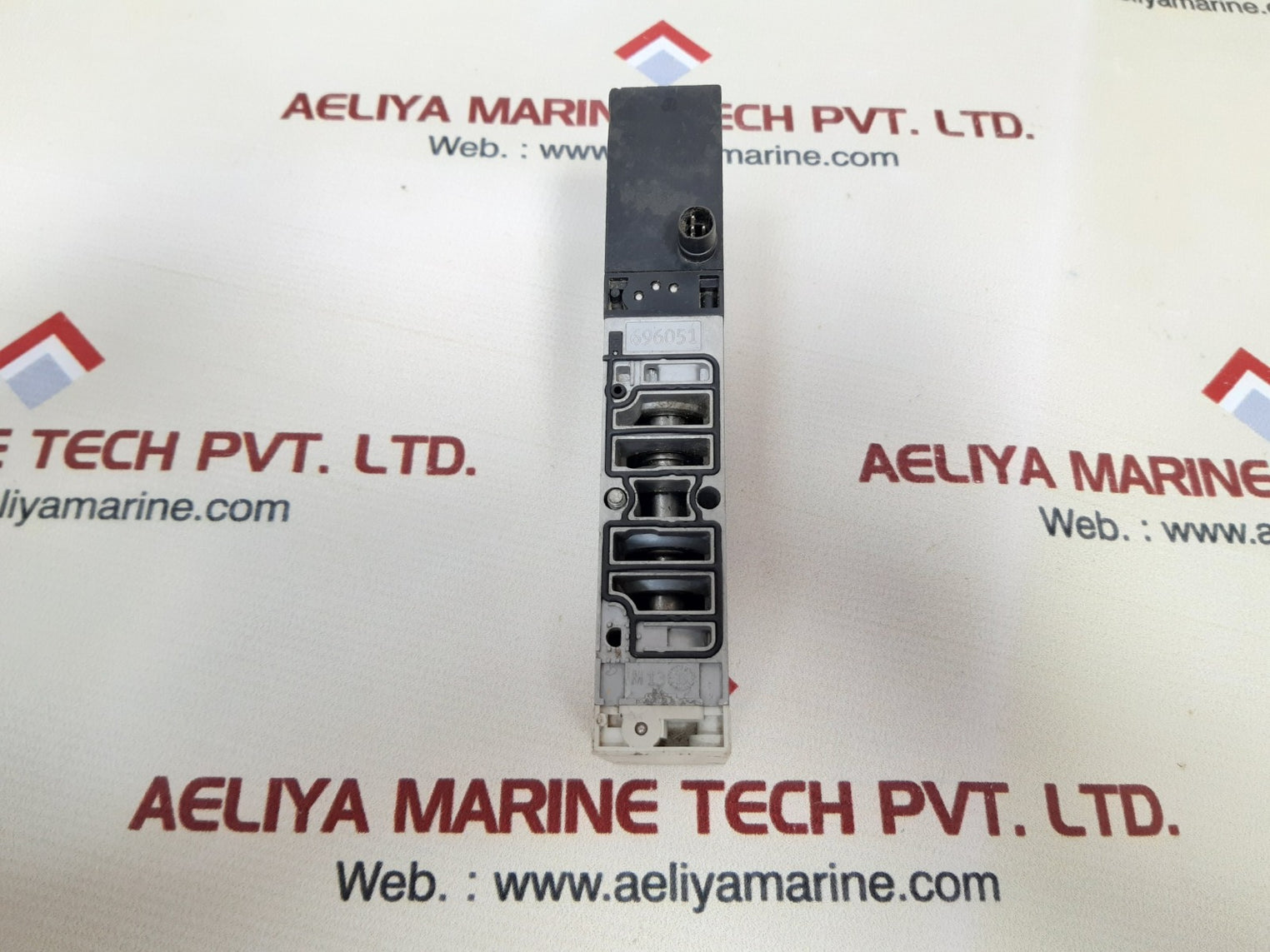 Festo vsva-b-p53ed-zd-a1-1t1l solenoid valve 696051 m13