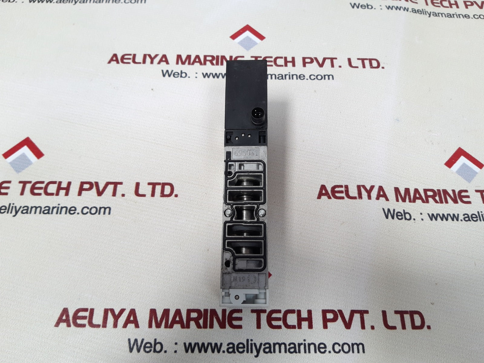 Festo vsva-b-p53ed-zd-a1-1t1 solenoid valve 560727