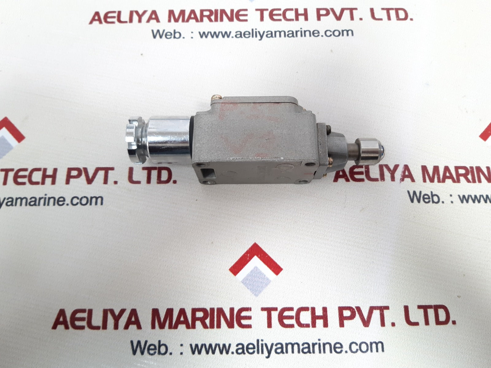 Yamatake-honeywell 2ls-j6 micro limit switch