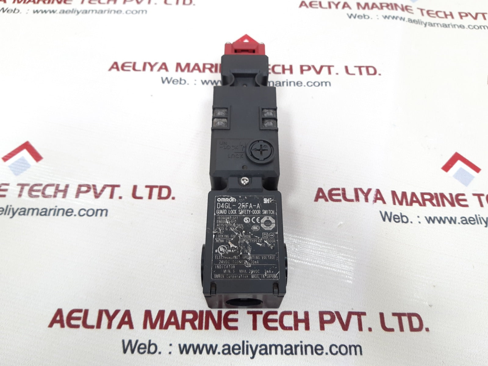 Omron d4gl-2ffa-a guard lock safety-door switch 24vdc 3 ma
